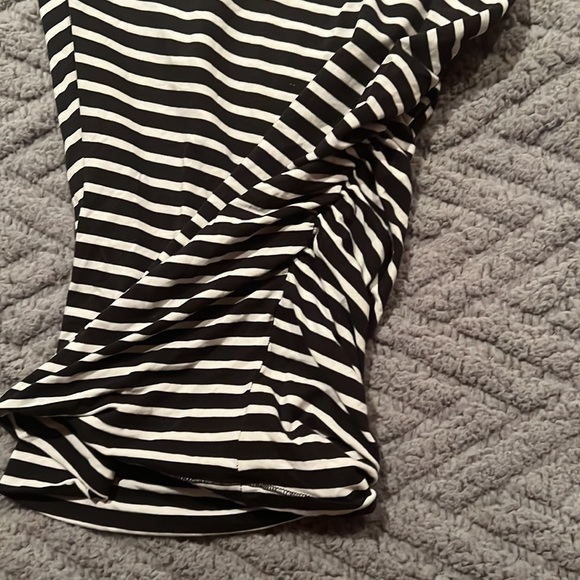 Lululemon skirt - Picture 2 of 3